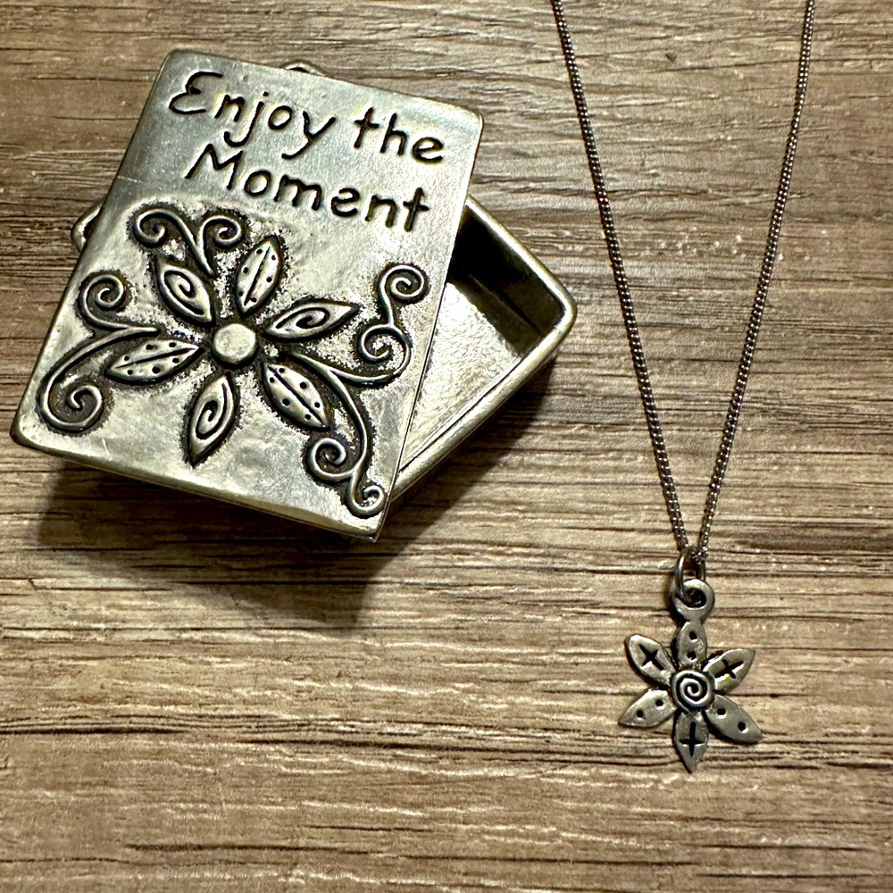 Flower Necklace with Matching Storage Box